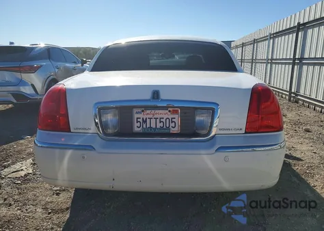 2005 Lincoln Town Car Signature from USA, damaged, VIN 1LNHM81W95Y654508